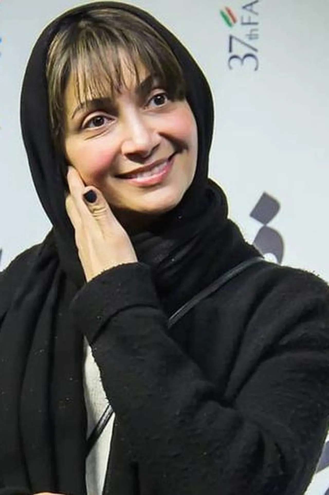 نیلوفر خوش‌خلق
