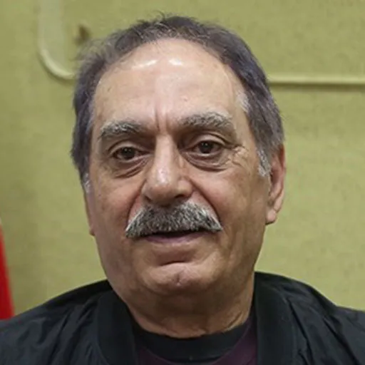 اکبر معززی